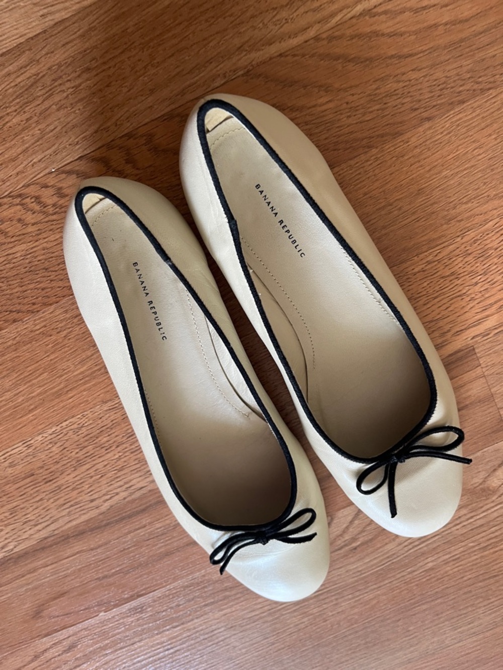 Banana Republic Cream Ballet Flats with Black Trim and Bow